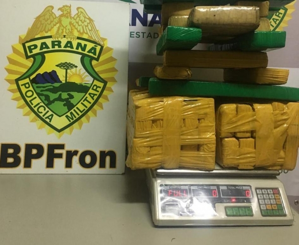 Após a passagem entorpecente totalizou 30,550 kg.. (Fotos: BPFRON)