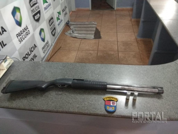 A arma e os envolvidos foram encaminhados para a delegacia de Marechal. (Foto: Portal Nova Santa Rosa)