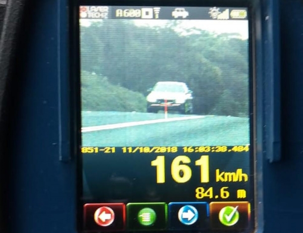 Carro é flagrado acima da velocidade permitida, em Teixeira Soares. — Foto: PRF/ Divulgação