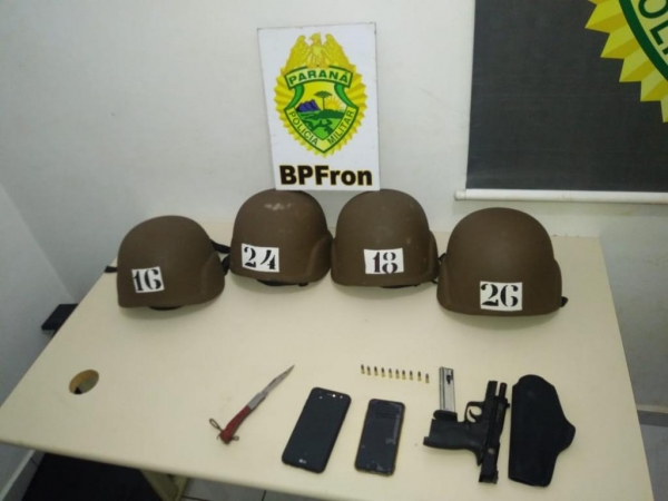Uma pistola calibre 22 com dez munições foi apreendida. (Foto: BPFron)