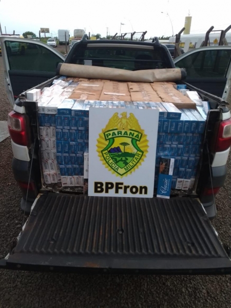 O veículo foi detido com mil pacotes de cigarros. (Foto: BPFron)