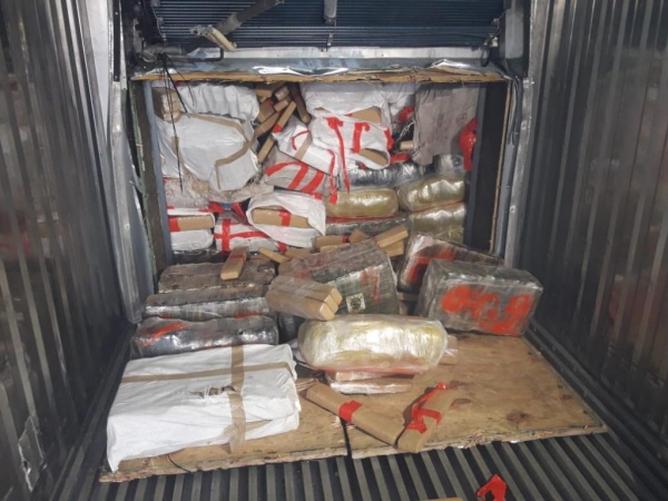 Motorista, de 26 anos, e o passageiro, 27, demonstraram nervosismo, o que levantou suspeitas da polícia.(Foto: Porã News)