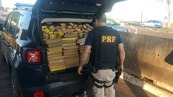 A droga estava dividida em 215 tabletes. (Fotos: PRF)