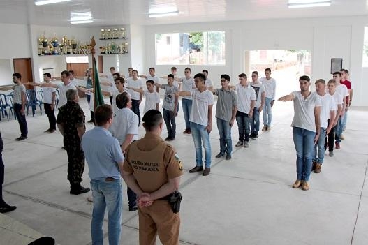 Jovens são dispensados do Serviço Militar em Maripá . (Fotos: Assessoria)