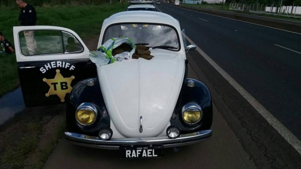 Os policiais encontraram 5,87Kg da droga. (Fotos:PRF)