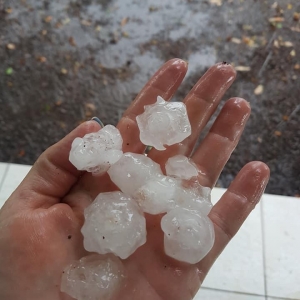 Fotos de chuva de granizo em Planalto do Oeste. (Foto: Colaborador)