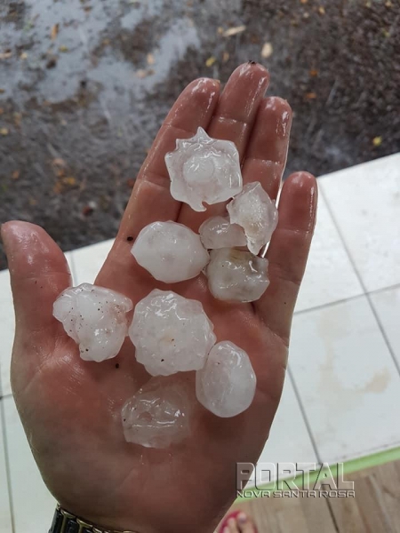 Fotos de chuva de granizo em Planalto do Oeste. (Foto: Colaborador)