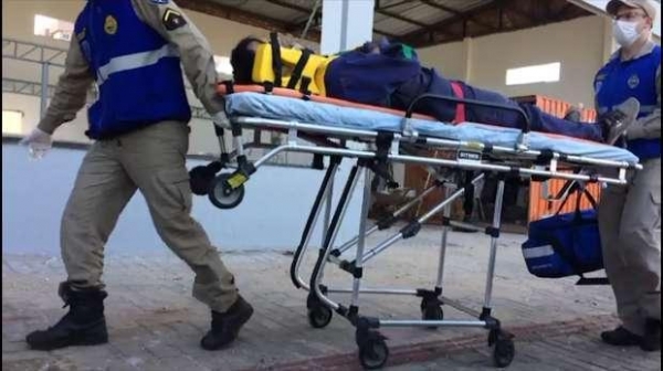 Lucas de Lima de 37 anos ficou ferido e foi atendido pelo Siate. (Foto: Catve)