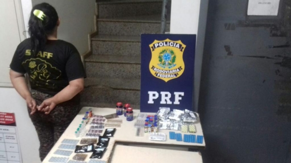 Todos os medicamentos têm venda proibida no Brasil. (Fotos: PRF)