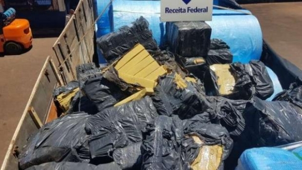 Droga saiu de Foz do Iguaçu e tinha como destino a cidade de Feira de Santana na Bahia. (Foto: Receita Federal)