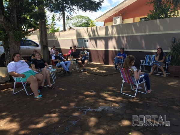 A fila iniciou as 08h00 de hoje. (Foto: Portal Nova Santa Rosa)