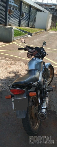 Moto apreendida. (Foto: PM)