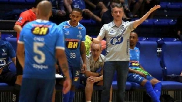 Paulinho Cardoso, novo técnico do Marechal; ele estava no Minas Futsal desde 2012. (Foto: Reprodução)