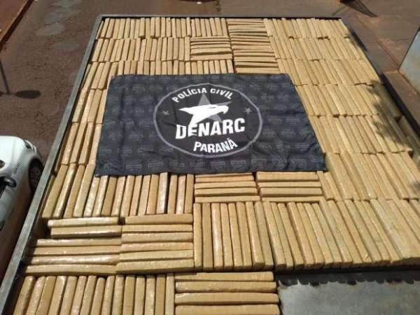 Foram cinco pessoas presas, sendo três com antecedentes criminais.(Foto: Reprodução)