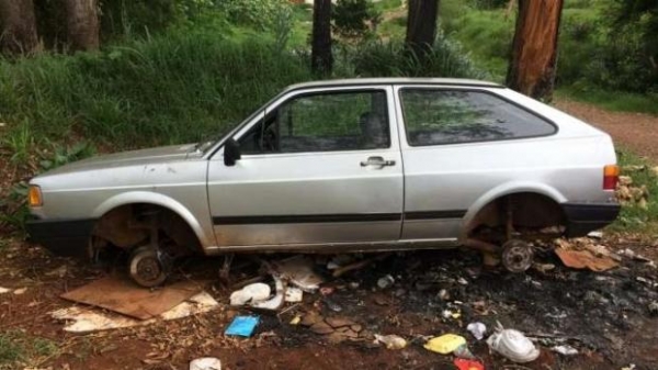 A suspeita é de que o carro foi roubado, mas o proprietário ainda não sabe do crime.(Foto: Catve)