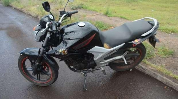 A Polícia Militar apreendeu a motocicleta e encaminhou para o pátio da 20ªSDP de Toledo.(Foto: Catve)