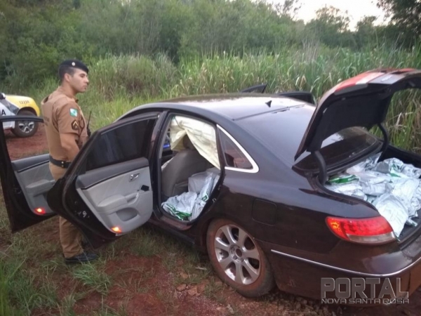 Após perseguição o veículo e o condutor foram detidos. (Foto: PM)
