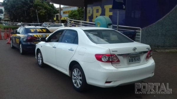 O Corolla foi furtado em Cascavel. (Foto: PRF)