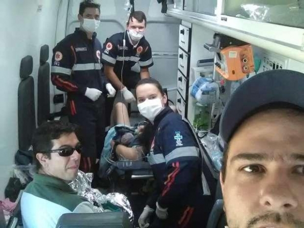 Uma das bebês pesa 2,300 kg e a outra 2,150 kg.(Foto: Divulgação)