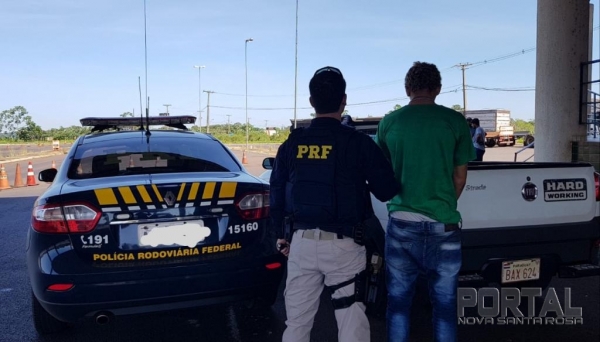 Momento da recuperação dos veículos. (Foto: PRF)