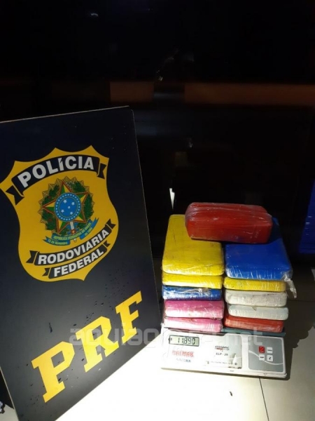 A droga estava no Uno (Foto: Assessoria )