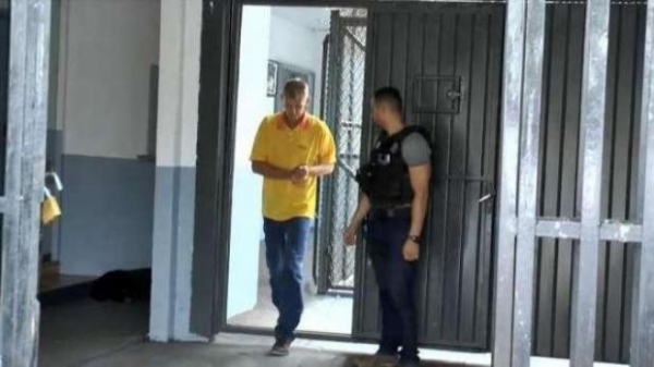 Ele foi flagrado no momento em que recebia R$ 2 mil das mãos de um servidor comissionado de Marechal Cândido Rondon. (Foto: Catve)