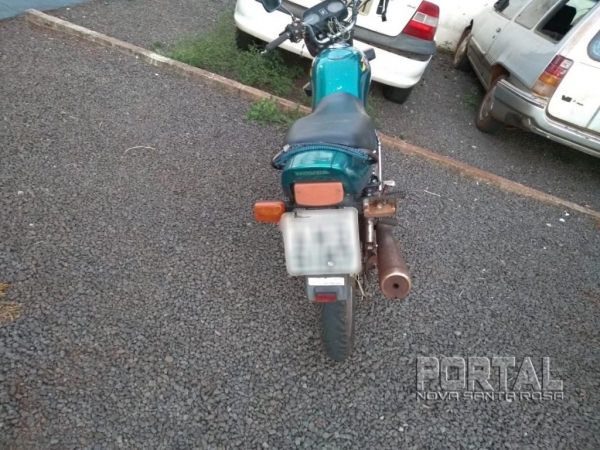 Moto apreendida. (Foto: PM)