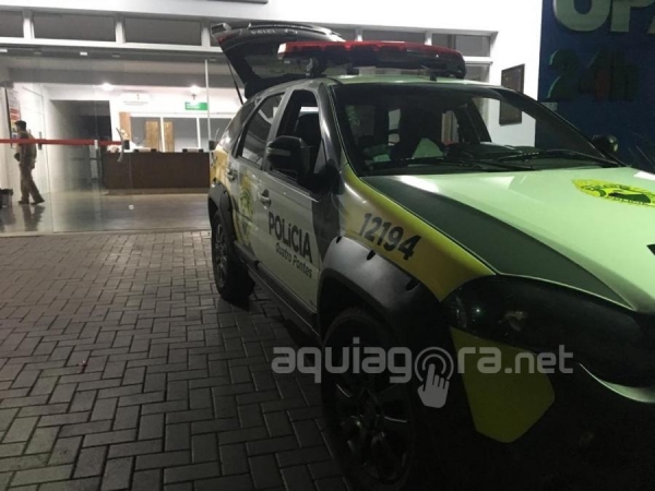 Um policial foi ferido por um dos brigões (Foto: Cristine Kempp/AquiAgora.net )