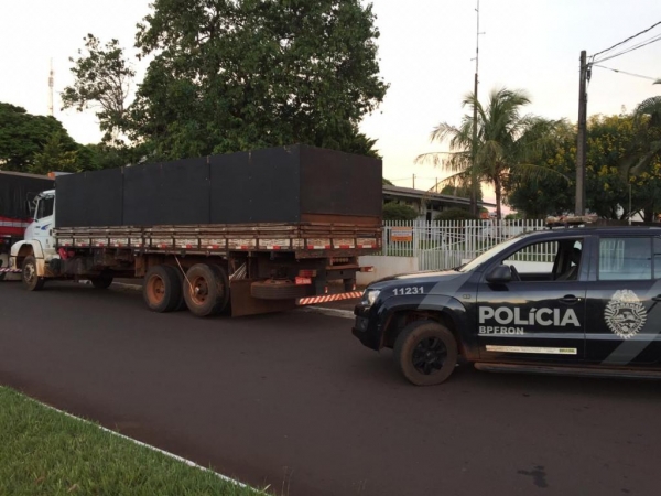 O caminhão foi recuperado em Altônia. (Foto: BPFron)
