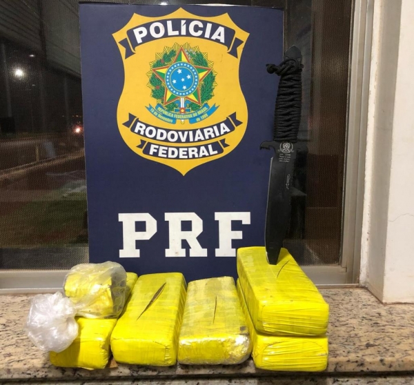 A droga totalizou 4,4 Kg. (Foto: PRF)
