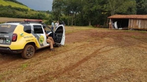 O casal estava ordenhando vacas quando o agricultor foi baleado pelos bandidos.(Foto: PP News)