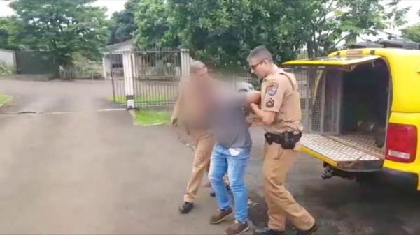 Na abordagem o homem, que aparentava estar embriagado, ainda resistiu à prisão. (Guia Medianeira)