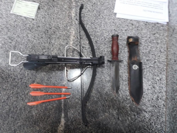 Armas apreendidas com o professor na secretaria — Foto: Reprodução/Polícia Militar