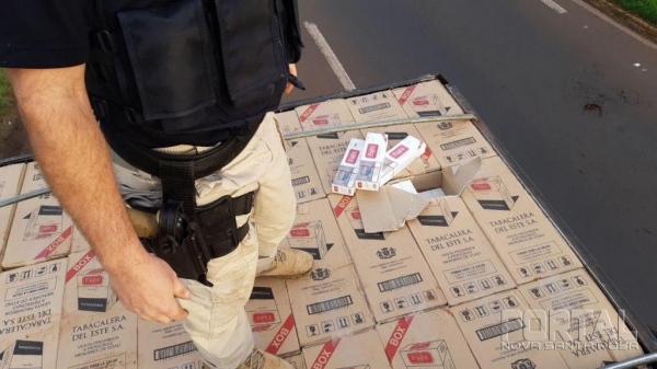 Avaliada em R$ 1,75 milhão, a carga contrabandeada do Paraguai era transportada em uma carreta, que transitava pela BR-163.(Foto: PRF)