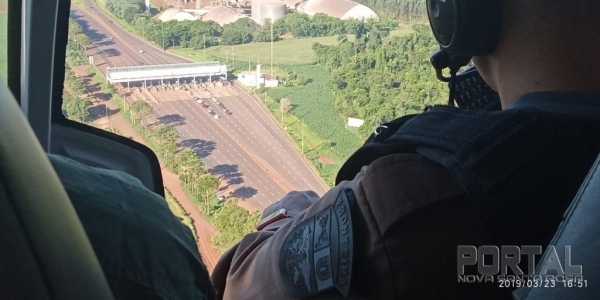 Durante a operação as abordagens eram realizadas de maneira simultânea entre as viaturas em solo e a aeronave. (Fotos: BPFron)