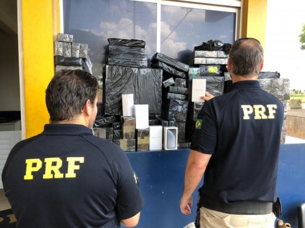 Avaliada em mais de R$ 1 milhão, a carga foi importada do Paraguai de forma ilegal. (Fotos: PRF)
