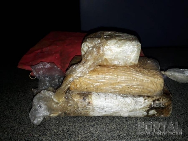 Maconha encontrada no malote (Foto: Divulgação )