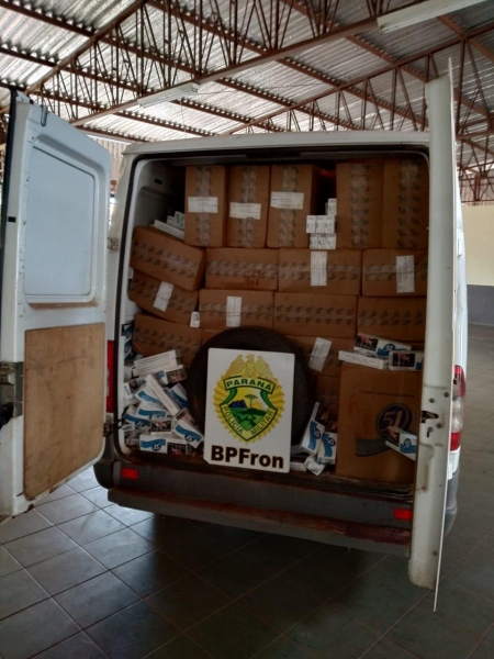  8.000 pacotes de cigarros foram apreendidos. (Fotos: BPFron)