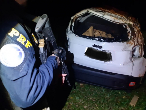 O veículo foi roubado em Curitiba. (Foto: PRF)