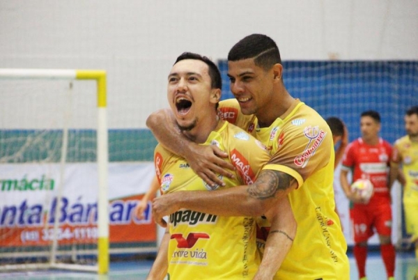 Com lances polêmicos, aplicação de cartões amarelos e até mesmo expulsão, a partida acirrou a rivalidade entre os times e despertou fortes emoções nos torcedores (Foto: Carina Ribeiro/Copagril )