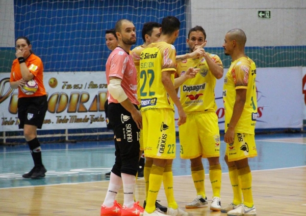 O pontapé inicial na série de jogos é nessa terça-feira, no Ginásio Ney Braga, a partir das 19h30, diante do Matelândia. (Fotos: Assessoria Copagril)