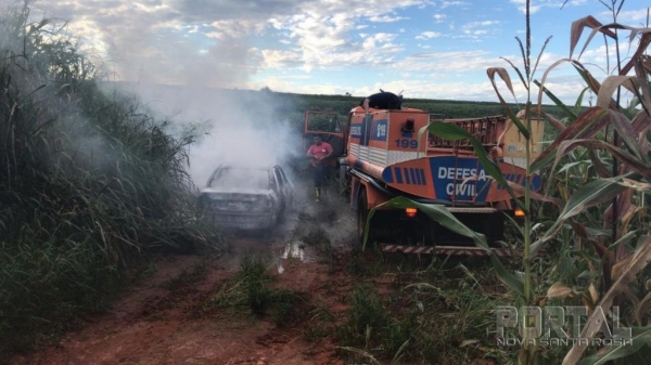 O veículo foi roubado em Brasília. (Foto: PM)