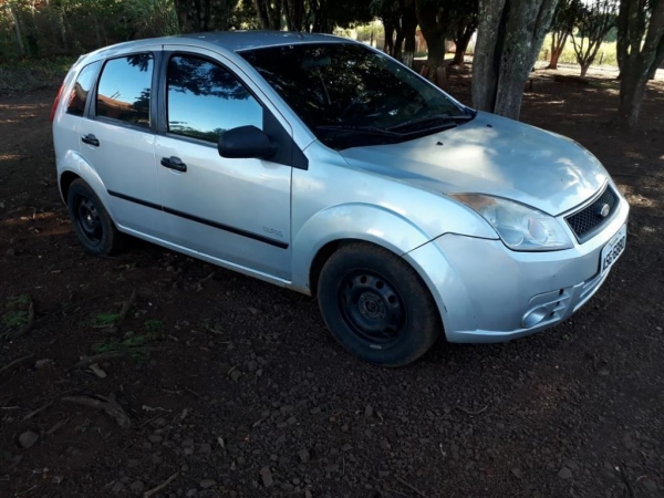 O Veículo tem placas de Cascavel. (Fotos: PRE)