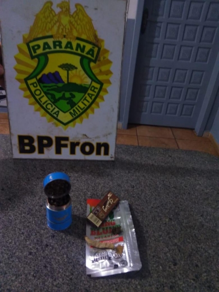 Uma pequena porção da droga foi apreendida. (Foto: BPFron)