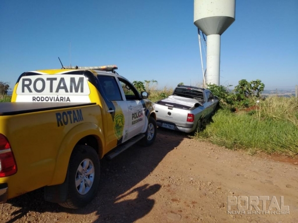 Veículo abandonado pelo contrabandista.(Foto: PRE)