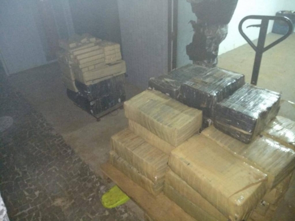 A pesagem oficial apontou 881,4 quilos.(Fotos: Reprodução)