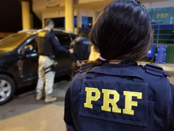 O motorista foi  preso em flagrante (Foto: PRF)
