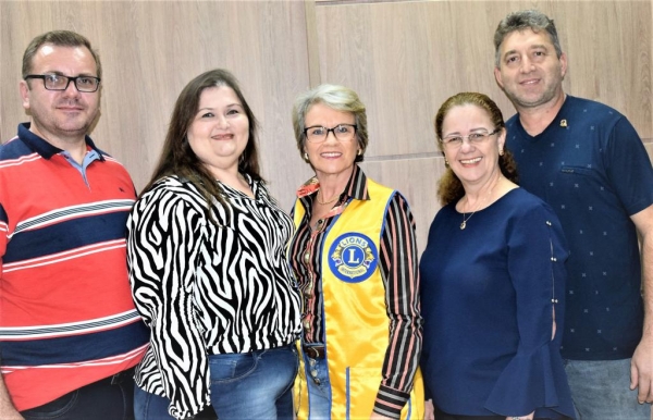 Equipe líder de fundação do clube: Ailson, Claudiane, Lurdes, Adelaide e Eloi. (Foto: Cristine Kempp)