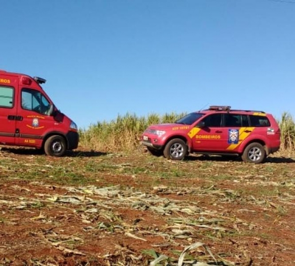O homem estava fazendo o silo quando foi desengatar a carreta do trator e a blusa enroscou no eixo.(Foto: Reprodução)