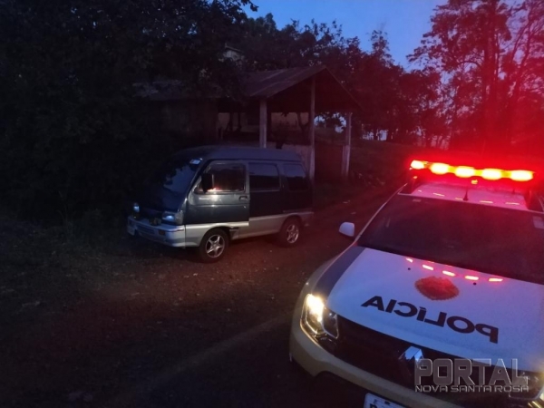 Momento em que a PM recuperou o veículo. (Foto: Divulgação)